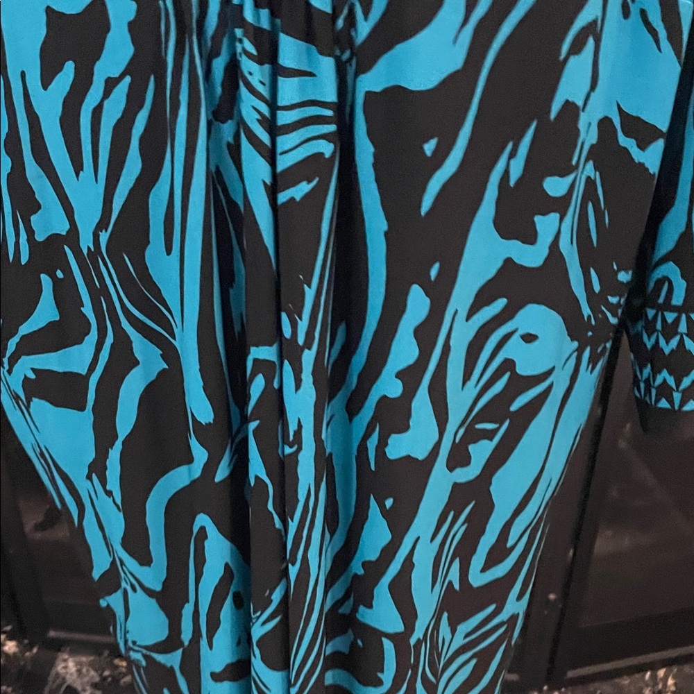 Serengeti Turquoise and Black Patterned Fabric - Picture 5 of 15